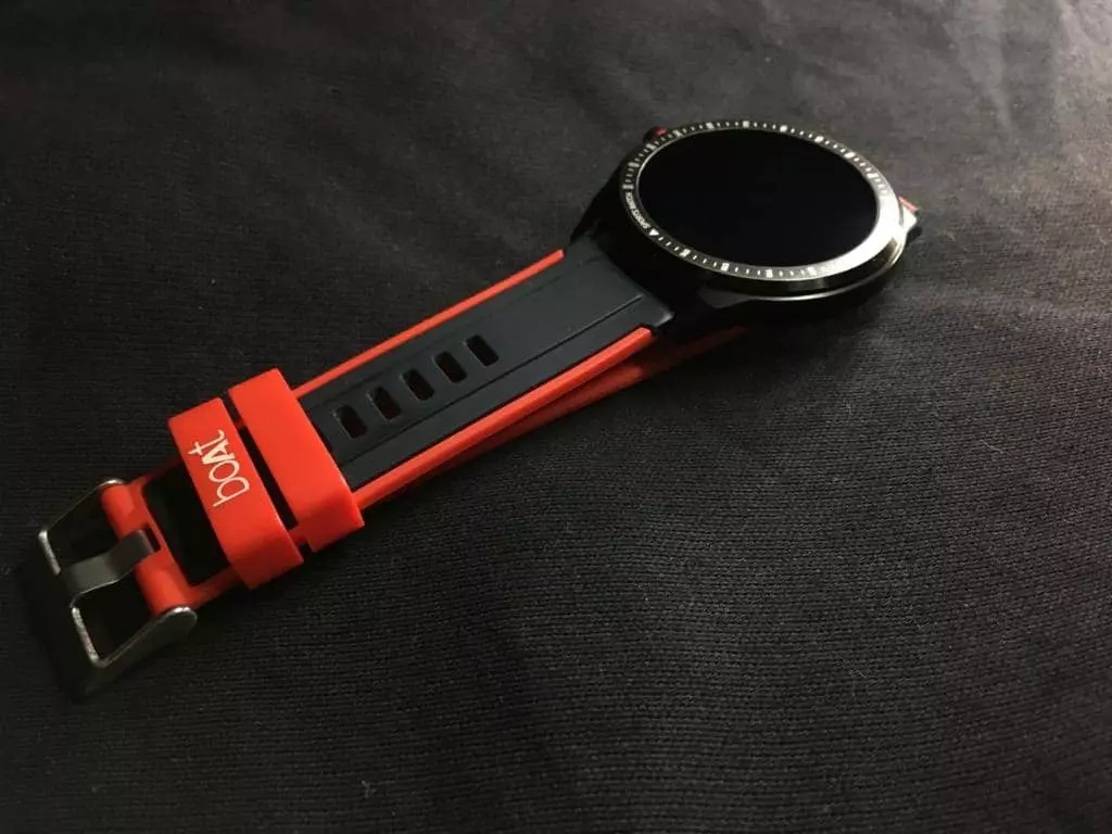 boAt Flash Edition Smartwatch round dial and red strap